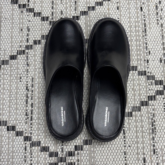 Vagabond Women's Black Slip-On clogs - Picture 2 of 9